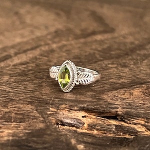 Small Size 4 and 5 Western Peridot Leaf Ring // 925 Sterling Silver // Southwest Style Peridot Ring