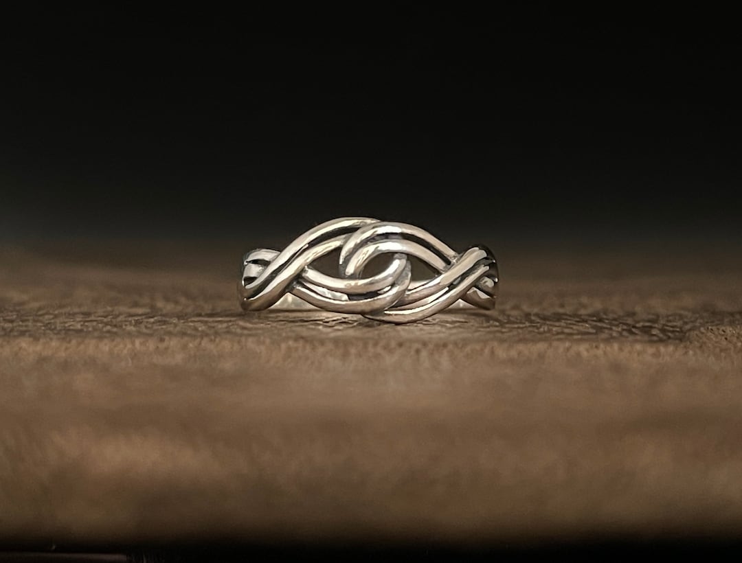 Women's Celtic Knot Ring // Celtic Eternity Ring // 925 Sterling Silver