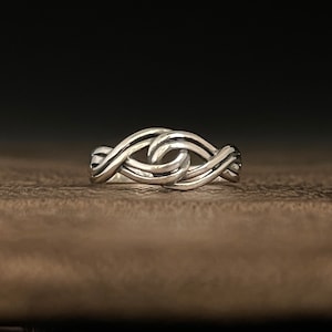 Women's Celtic Knot Ring // Celtic Eternity Ring // 925 Sterling Silver // Ring for Women