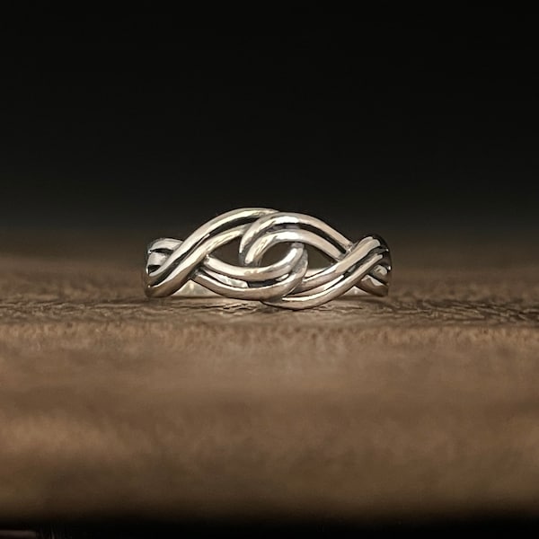 Women's Celtic Knot Ring // Celtic Eternity Ring // 925 Sterling Silver