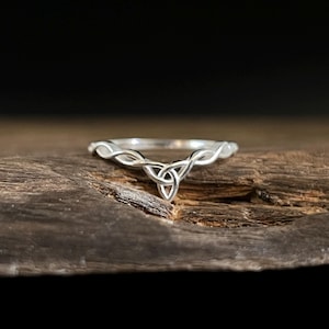Thin Triquetra Celtic Ring // 925 Sterling Silver // Women’s Celtic Ring // Ring for Women