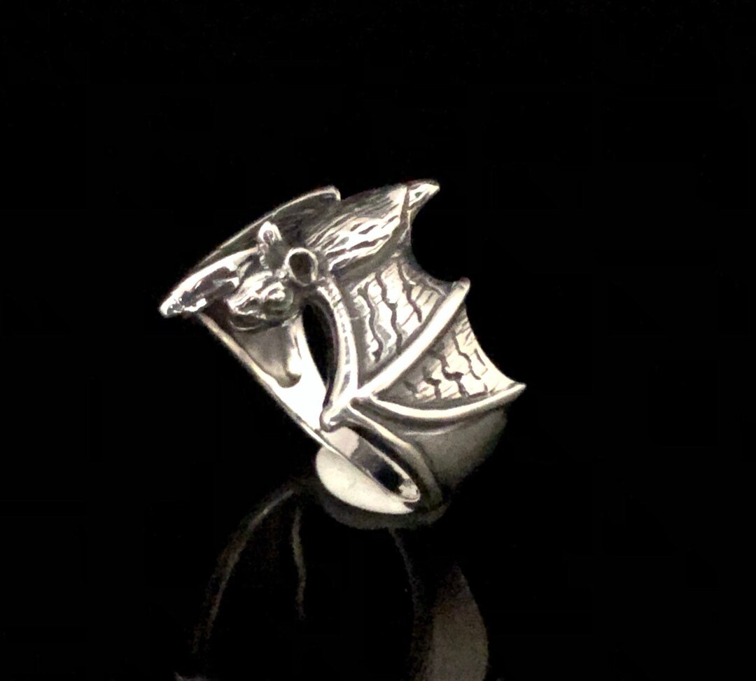 AeraVida Sterling Silver Bat Ring – Handmade .925 Silver, Gothic Style, Nocturnal Animal Jewelry, Artisan Made