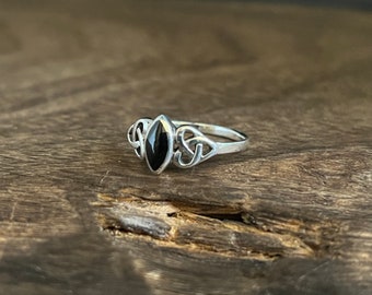 Sterling Silver Black Onyx Celtic Ring, Handmade Celtic Knot Ring, Minimalist Irish Jewelry