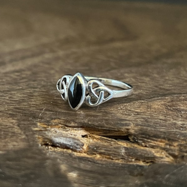 Onyx Celtic Ring // 925 Sterling Silver // Triquetra Black Onyx Celtic Ring // Celtic Jewelry
