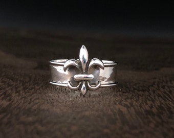 Oxidized Sterling Silver Fleur de Lis Ring: Celtic Jewelry