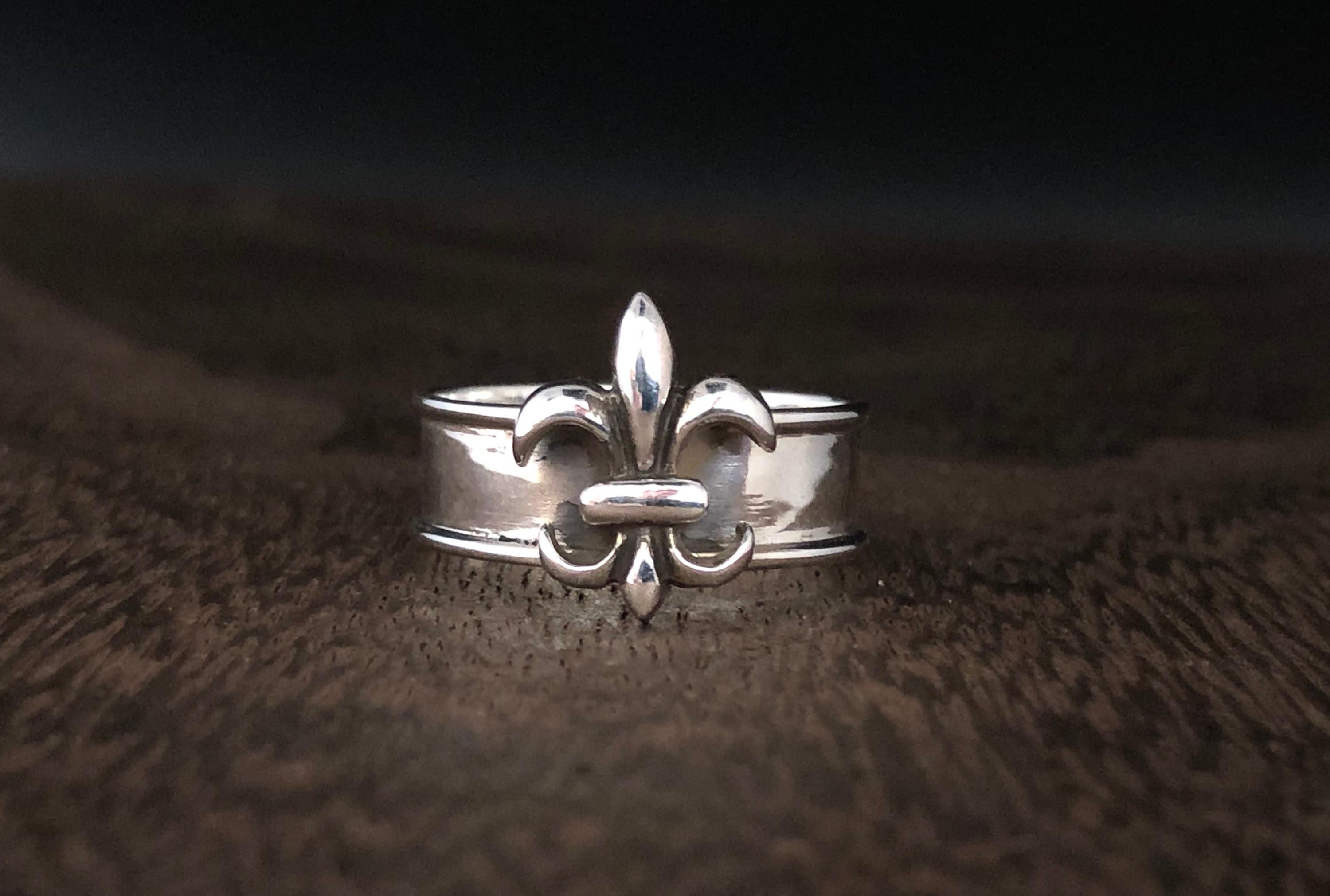 Fleur de lis ring - Etsy 日本