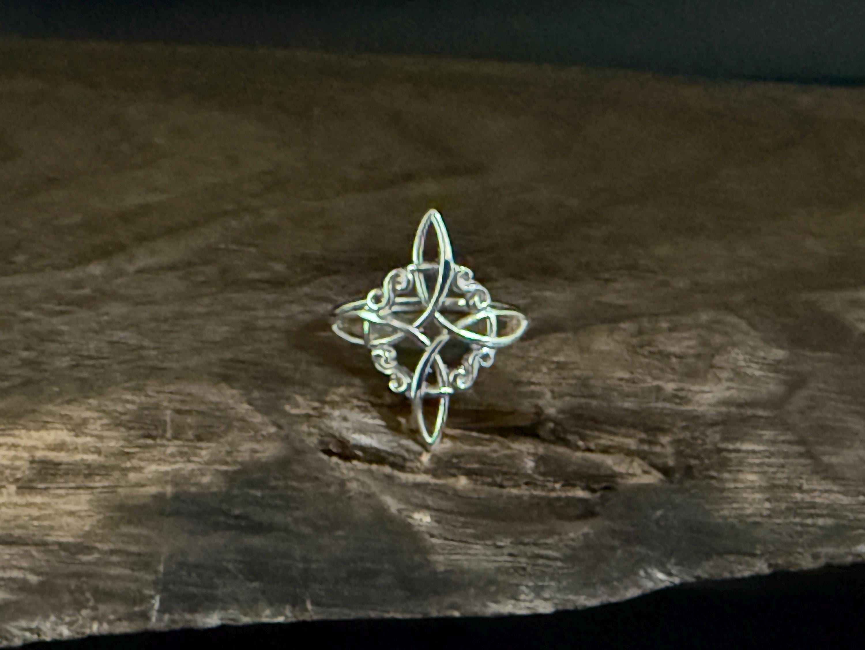 Witches Knot Silver Ring with Infinity // 925 Sterling Silver // Sizes 5 to 10 // Ring for Women