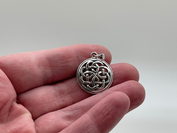Knotted Celtic Pendant - Dara Celtic Knot Pendant Necklace