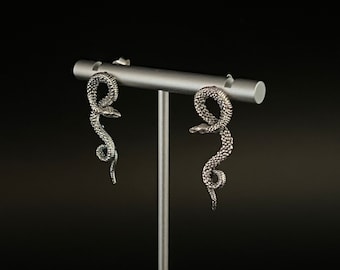 Pendientes de serpiente de plata de ley oxidada: diseño de pitón
