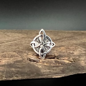 Celtic Witches Knot Silver Ring // 925 Sterling Silver // Sizes 6 to 10 // Ring for Women