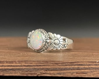 Silver Opal Ring // 925 Sterling Silver //Sunflower Design White Opal Ring