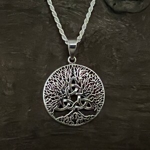 Colgante de árbol de la vida celta Triquetra - Plata de ley 925 - Collar con colgante de árbol de la vida celta oxidado