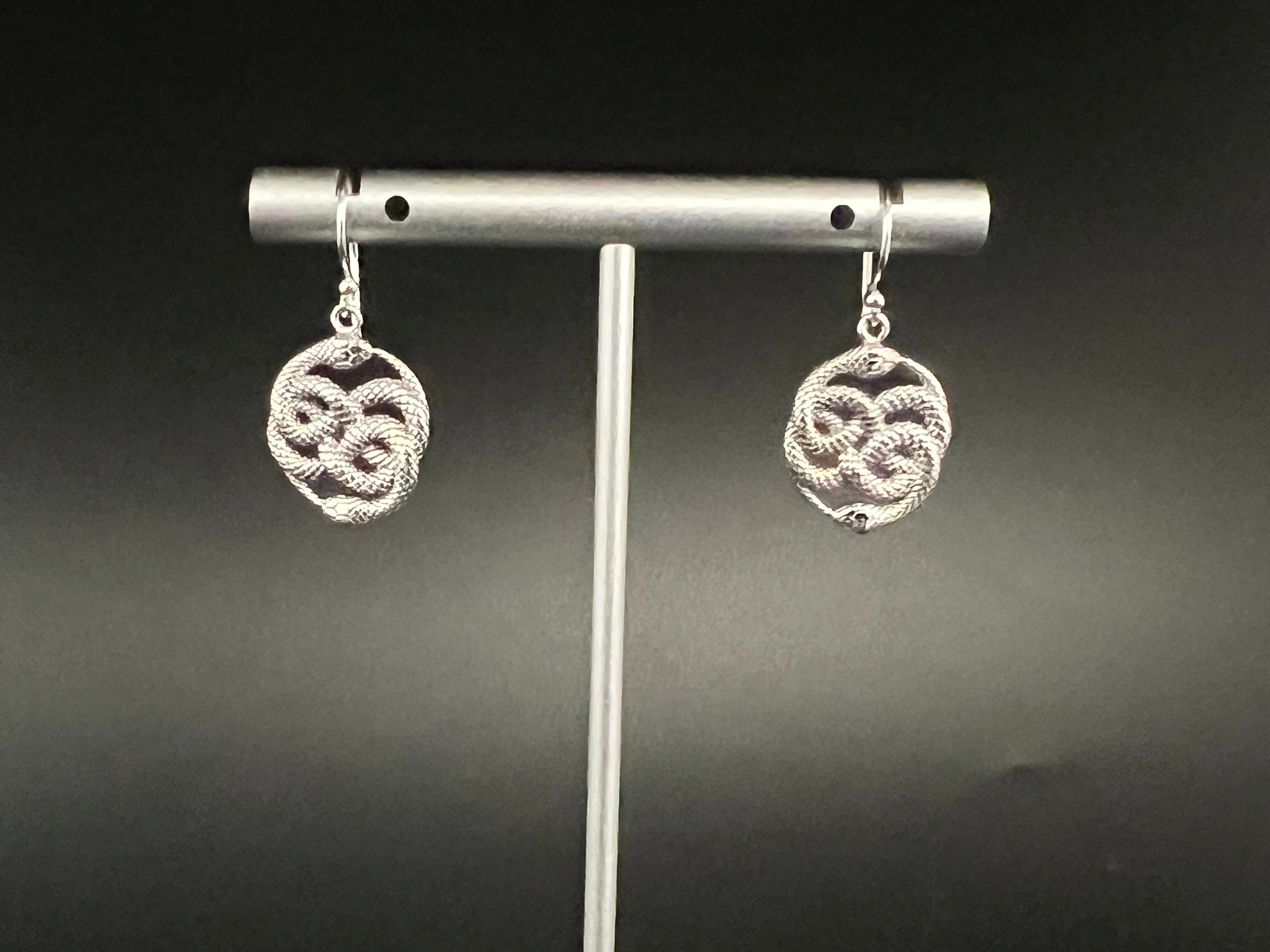 Borchia con nodo in argento 925 - Italia