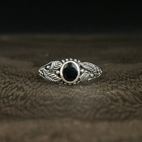 Schwarzer Onyx Ring aus Sterling Silber / schwarzer Onyx Ring / handgemachter westlicher Schmuck / Ovaler Blattring für Frauen
