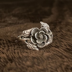 Silver Rose Ring // 925 Sterling Silver // Sizes 6 to 9 // Ring for Women