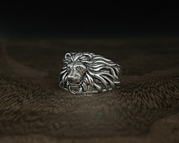 Pure silver on sale lion ring