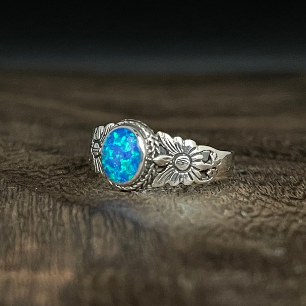 Silver Opal Ring // 925 Sterling Silver //Sunflower Design Opal Ring