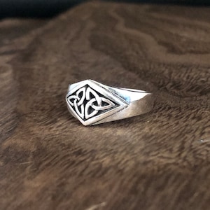 Men&#39;s Celtic Ring // Triquetra Celtic Ring // Silver Celtic Ring // 925 Sterling Silver
