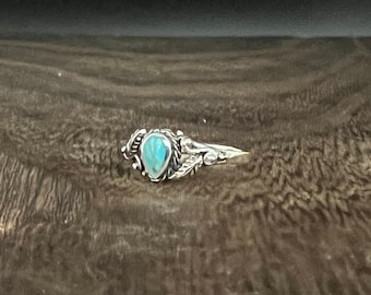 Southwestern Turquoise Leaf Ring // Size 5 to 10 // 925 Sterling Silver