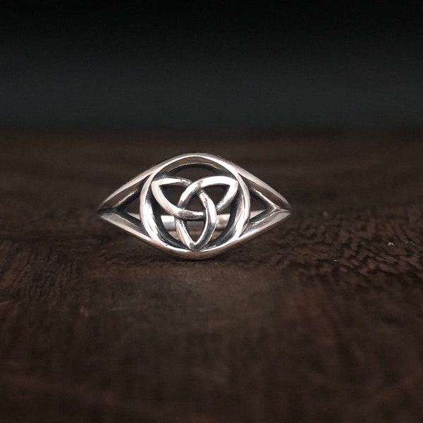 Triquetra Celtic Ring // 925 Sterling Silver // Celtic Ring