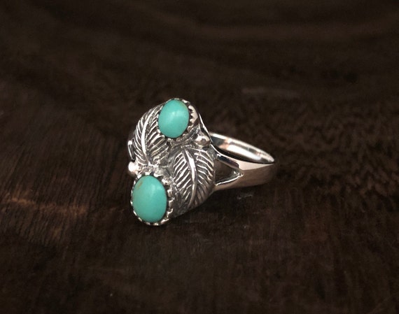 Reconstituted Turquoise Southwestern Leaf Wrap Ring Rhodium on Sterling Silver Reconstituted Turquoise Southwestern Leaf Wrap Ring Rhodium on Sterling Silver