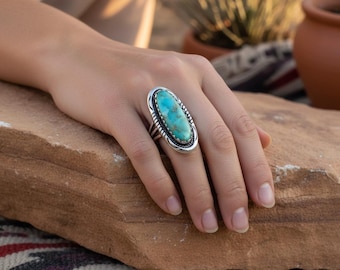 Vintage Southwest Turquoise Ring: Oxidized 925 Sterling Silver