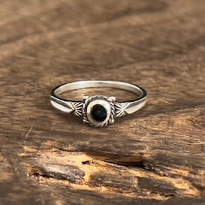Small Western Ring with Black Onyx // 925 Sterling Silver // Sizes 5 to 10