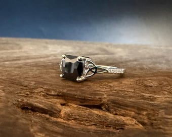 Keltischer Ring mit schwarzem Zirkonia: 925er Sterlingsilber, Triquetra-Design, Größen 5 bis 12