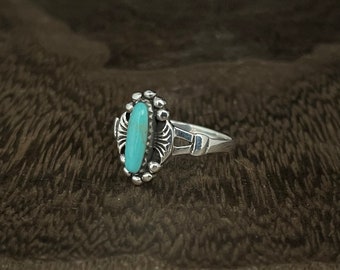 Vintage Southwest Style Turquoise  Ring // 925 Sterling Silver // Oxidized // Sizes 5 to 9