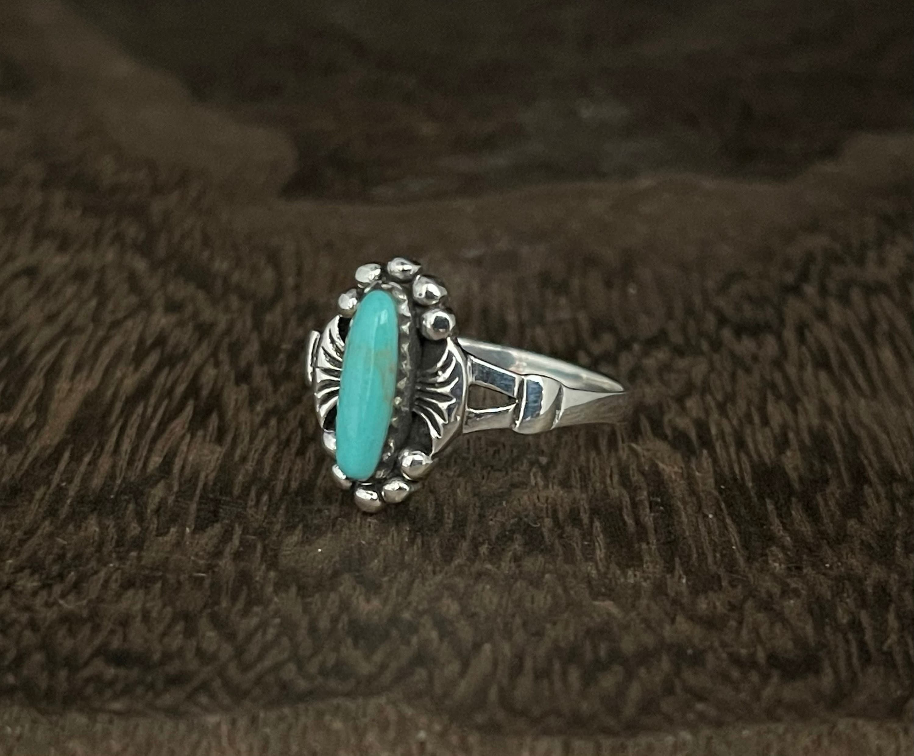 Vintage Southwest Style Turquoise  Ring // 925 Sterling Silver // Oxidized // Sizes 5 to 9