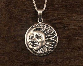 Mond Sonne Anhänger, oxidierter Sterlingsilber: Schmuck