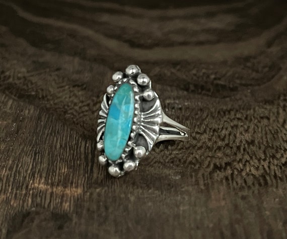 Oval Turquoise Detailed Silver Bead Setting Ring Oval Turquoise Detailed Silver Bead Setting Ring