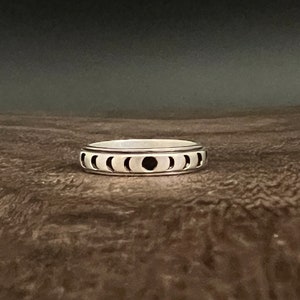 Moon Phase Silver Spin Ring // 925 Sterling Silver // Celestial Moon Phase Spinner Ring