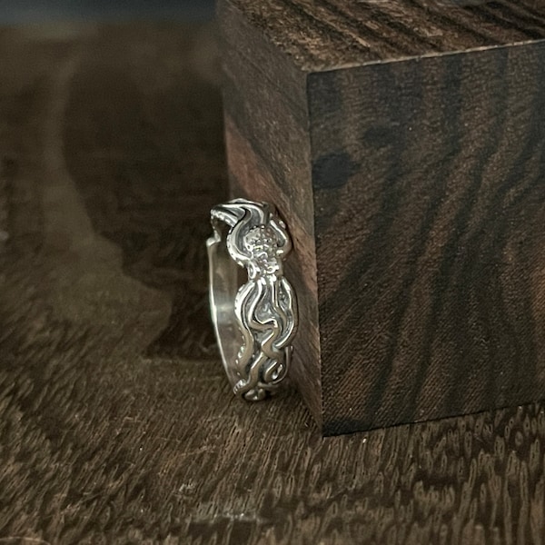 Silver Octopus Ring // 925 Sterling Silver // Oxidized // Sizes 5 to 10