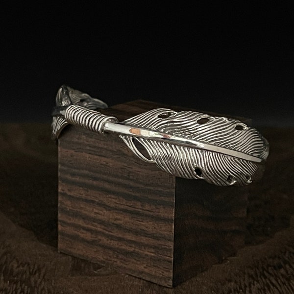 Feder-Manschettenarmband – Silbernes Federarmband – 925er Sterlingsilber – Armband im Western-Stil