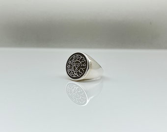 アクセサリー OCTI PICKLED MOON signet SILVER Q OCTI Pickled Moon Signet Ring – APOC STORE