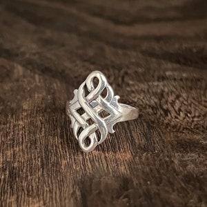 Celtic Endless Knot Ring // 925 Sterling Silver // Sizes 7, 8, 9,10