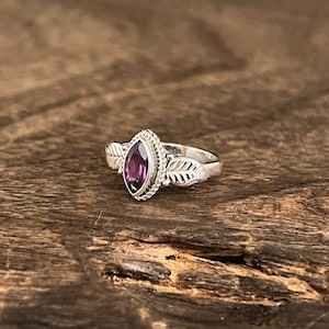Small Size 4 and 5 Western Amethyst Leaf Ring // 925 Sterling Silver // Southwest Style Amethyst Ring