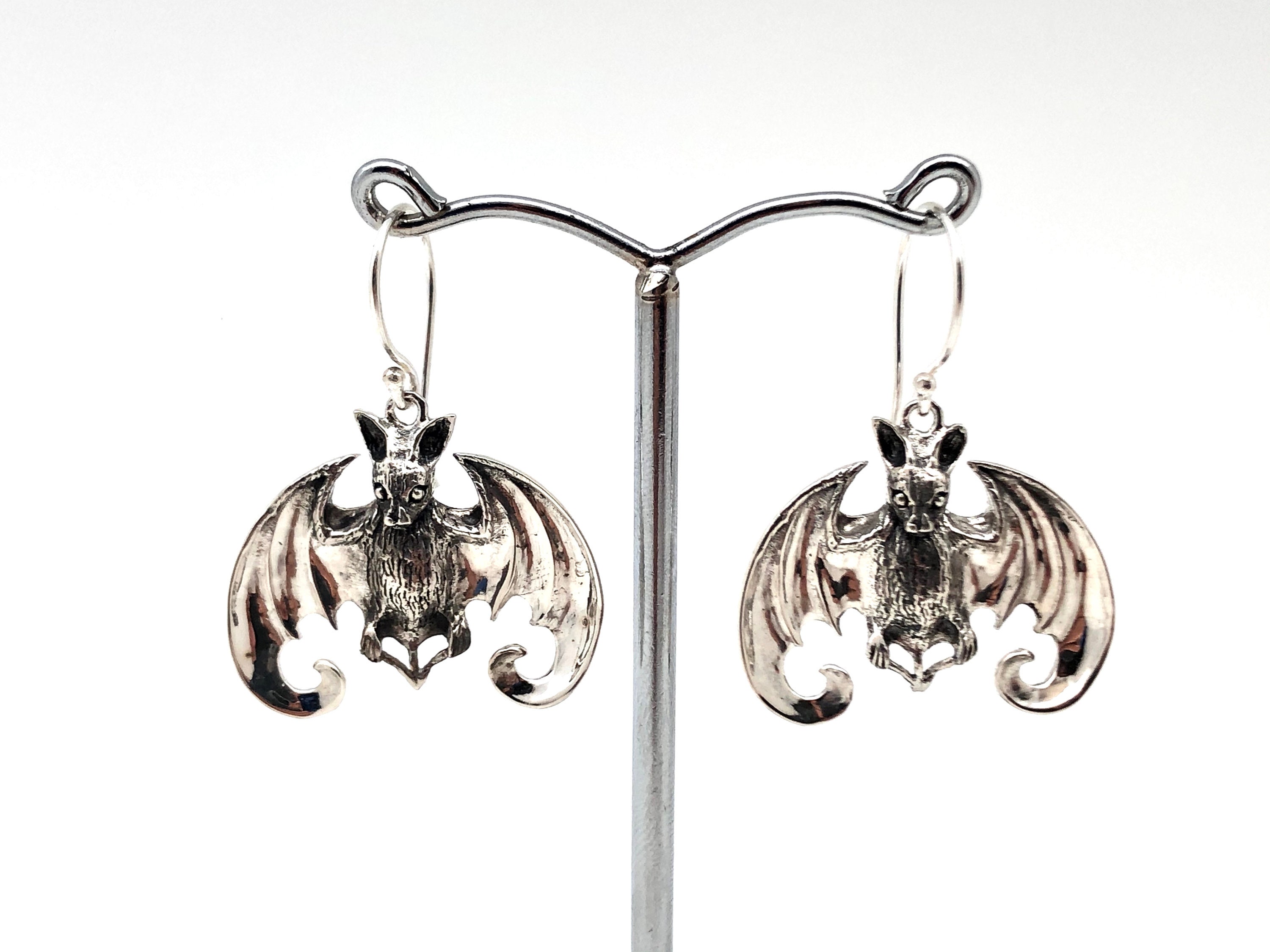 Orecchini A Cerchio Gotico Con Pipistrello – Orecchini Huggie In Argento Per Halloween, Stile Punk E Vampiro