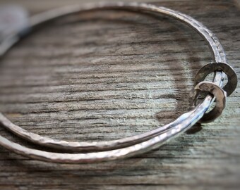 Solid Silver Double Bangle with 2 Individual Rings / Hallmarked / 925 Sterling Silver / Hammered / Birthday / Anniversary / Special Occasion