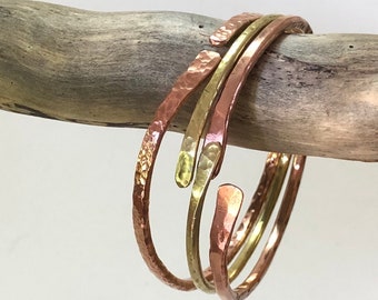 Copper Bangle - Thin /  Hammered / Texture / Round Wire / Stackable / Casual Chic / Gift For Her