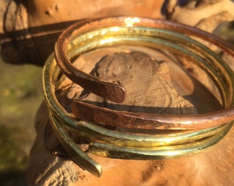 Copper Bangle Cross Over -  Medium / Wrap  Around / Hammered / Texture / Round Wire / Stackable / Casual Chic / Gift For Her