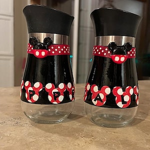Novo design de saleiro e pimenteiro com bolinhas do Mickey!