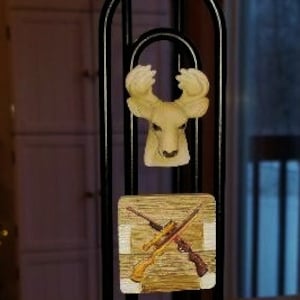 Deer hunting paper towel holder for the hunters