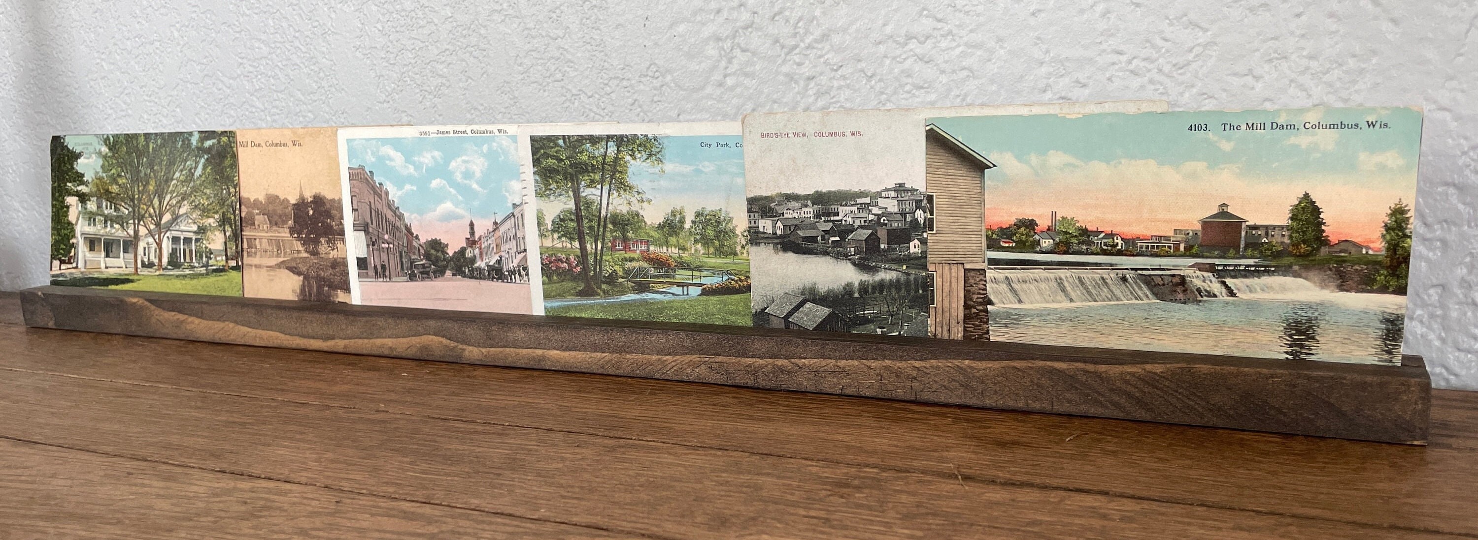 Wood Art Display: Vintage Card & Kids Art Stand - Thumbnail 3