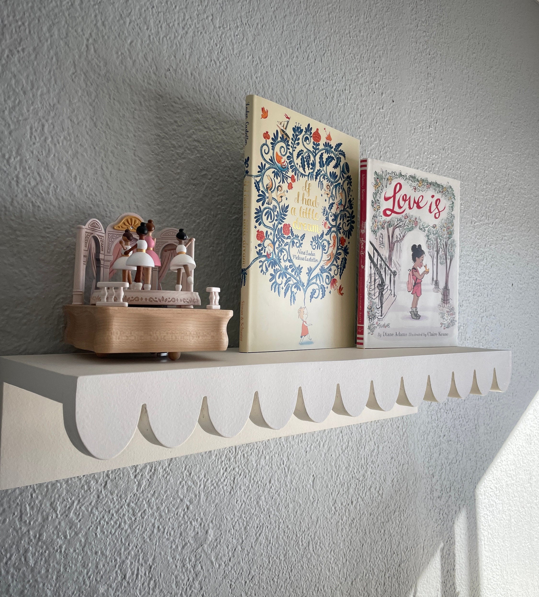 Scalloped Kids Room Shelf: Nursery Floating Book Shelf