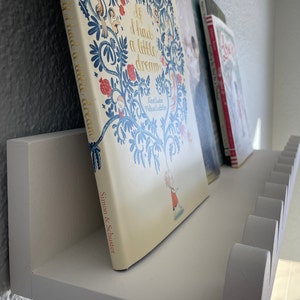 Scalloped Edge Shelf, Nursery Room Shelf, Floating Shelf with Books, White Shelf, Floating Shelf with Scalloped Edge, White Shelf