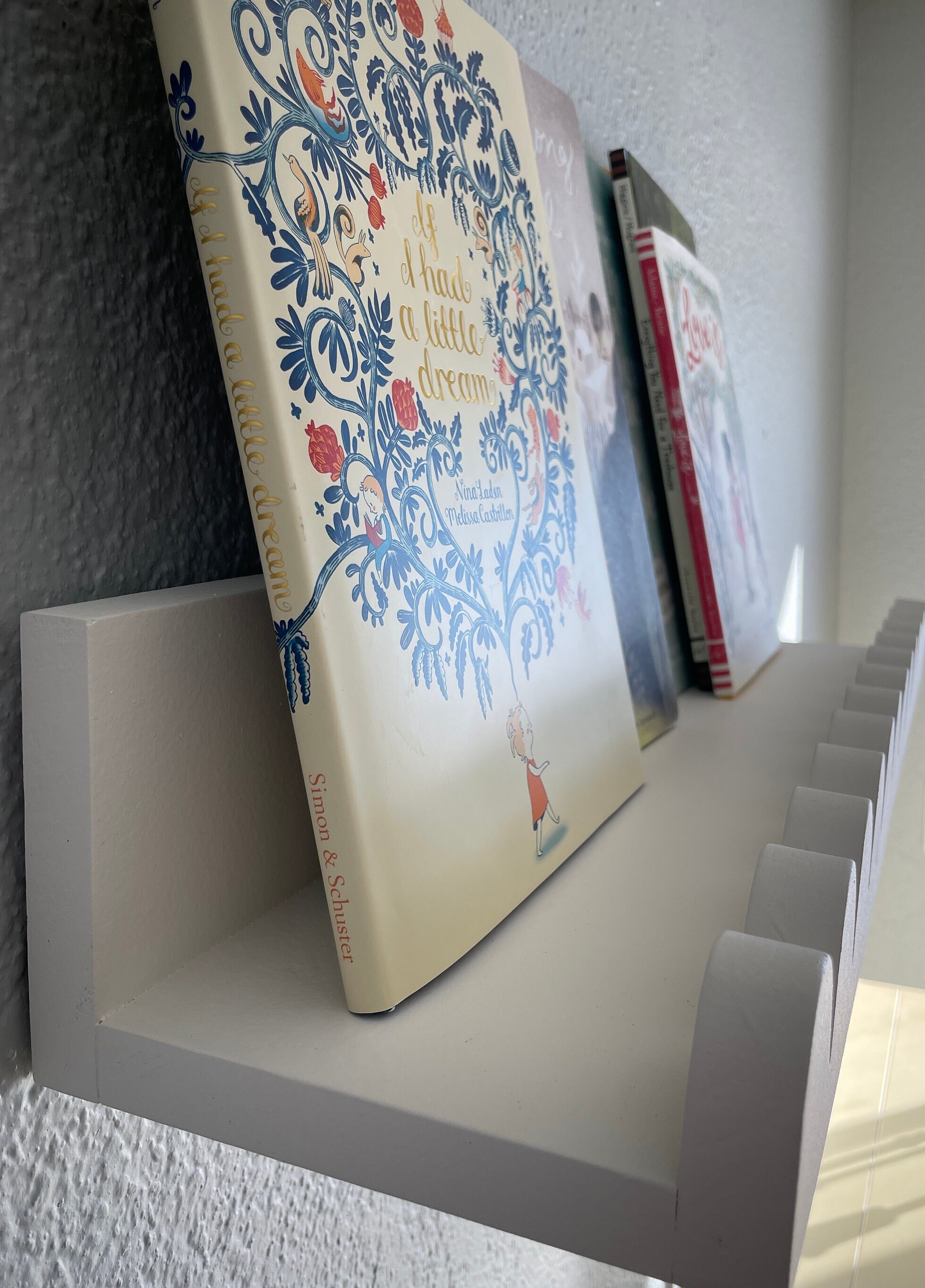 Scalloped Kids Room Shelf: Nursery Floating Book Shelf - Thumbnail 3