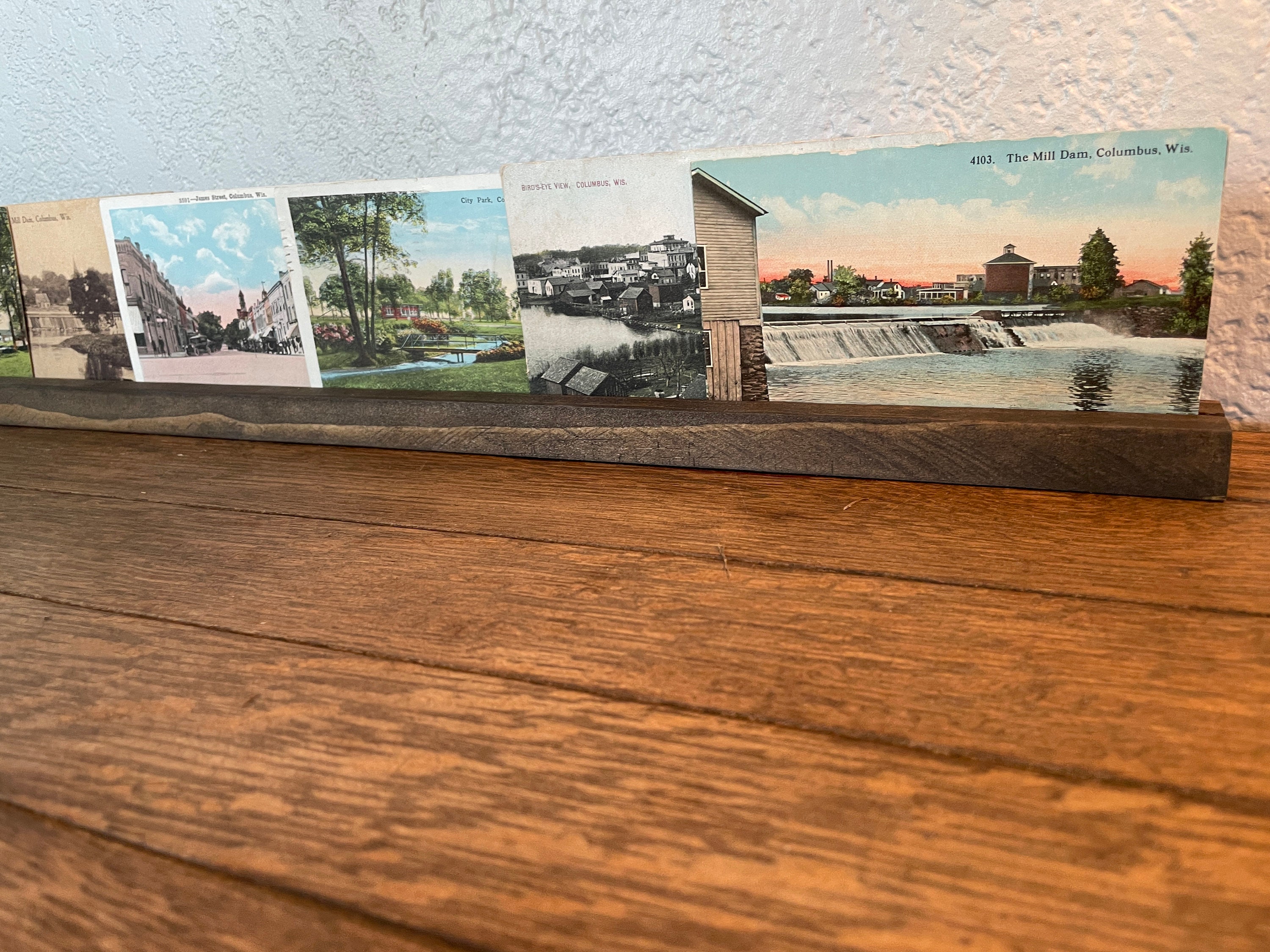 Wood Art Display: Vintage Card & Kids Art Stand - Thumbnail 6