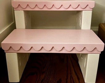 Scalloped Step Stool, Kitchen Stool, Kid Step Stool, Toddler Step Stool, Scalloped Wood Stool, Children’s Bedroom Furniture, Bathroom Stool